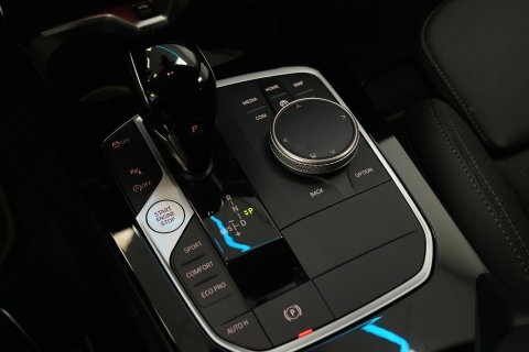 BMW 1 Serie 118i Business Edition Plus Keyless Go PDC LED CArplay 24 Maanden garantie* (Vraag naar de voorwaarden)