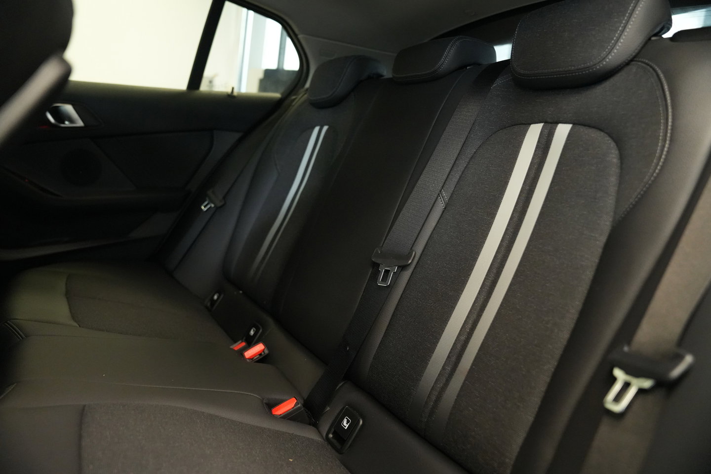 BMW 1 Serie 118i Business Edition Plus Keyless Go PDC LED CArplay 24 Maanden garantie* (Vraag naar de voorwaarden)