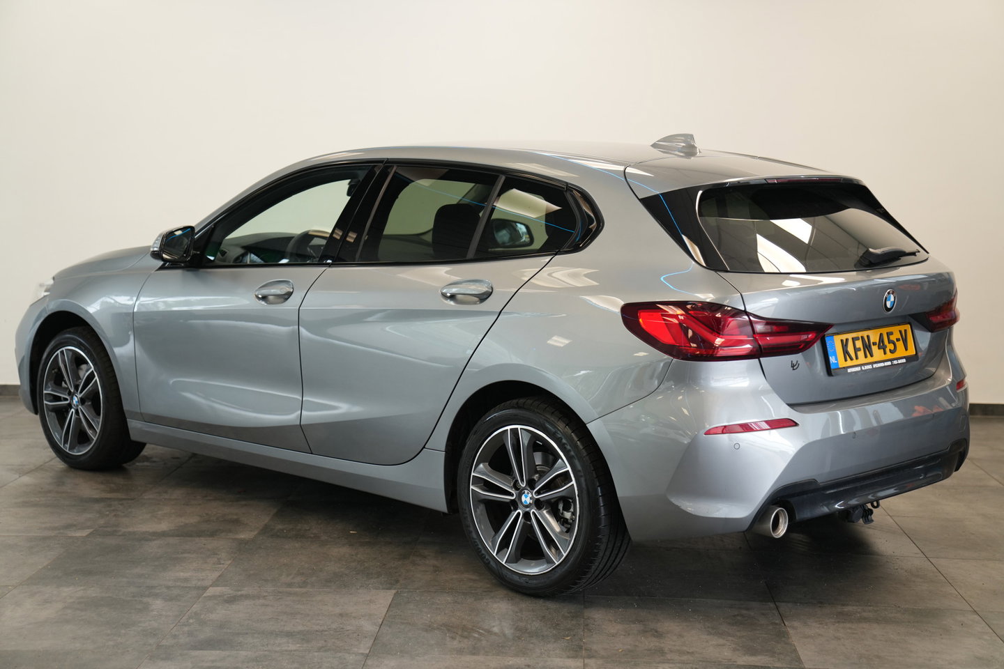 BMW 1 Serie 118i Business Edition Plus Keyless Go PDC LED CArplay 24 Maanden garantie* (Vraag naar de voorwaarden)