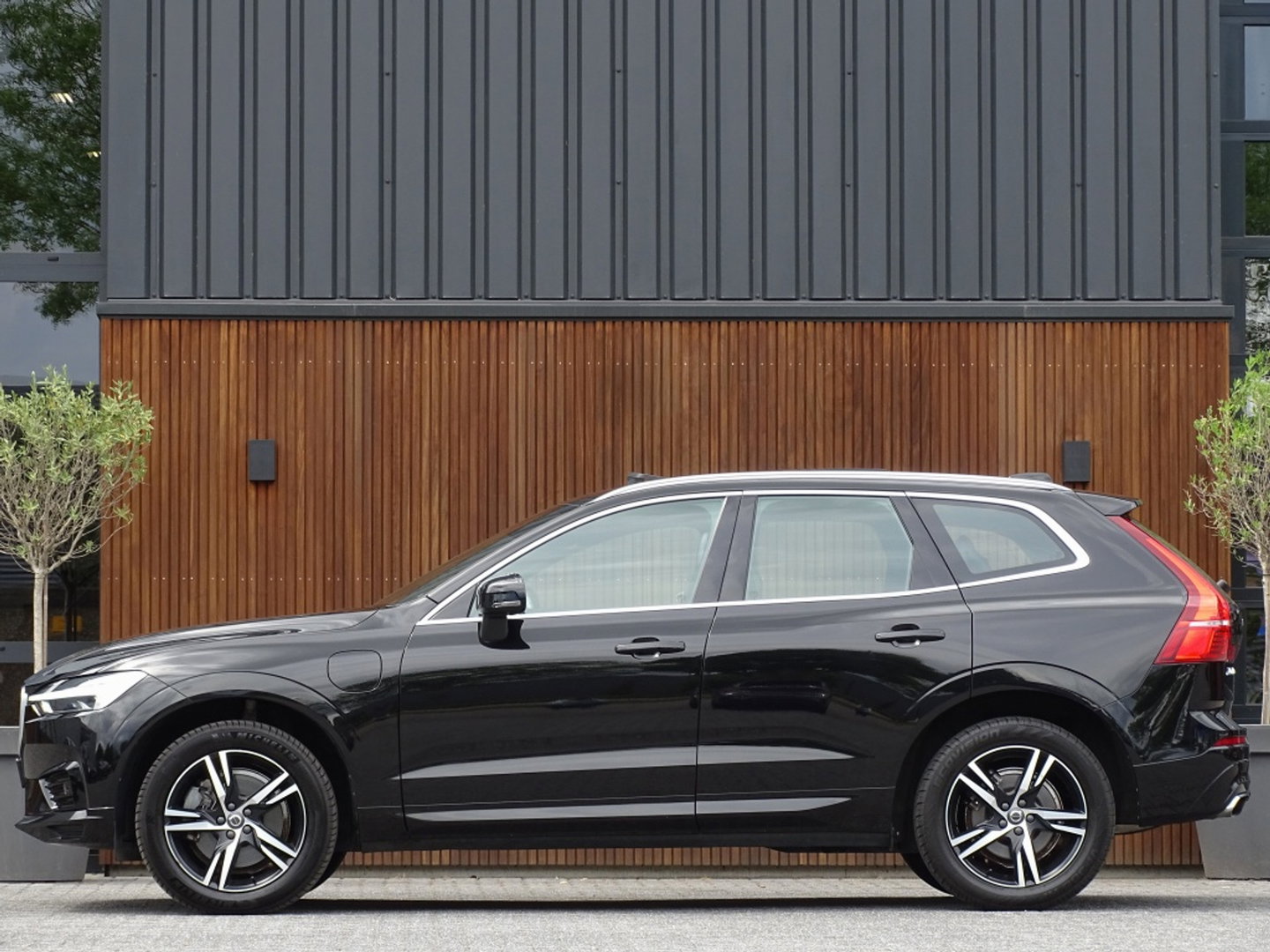 Volvo XC60 T8 408PK AWD / R-Design / LED