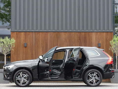 Volvo XC60 T8 408PK AWD / R-Design / LED