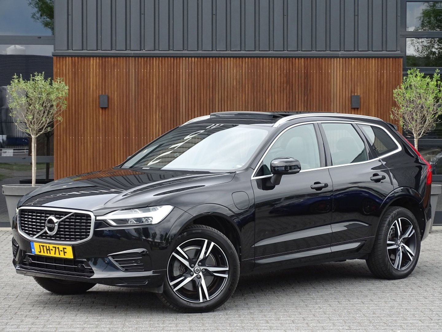 Volvo XC60 T8 408PK AWD / R-Design / LED