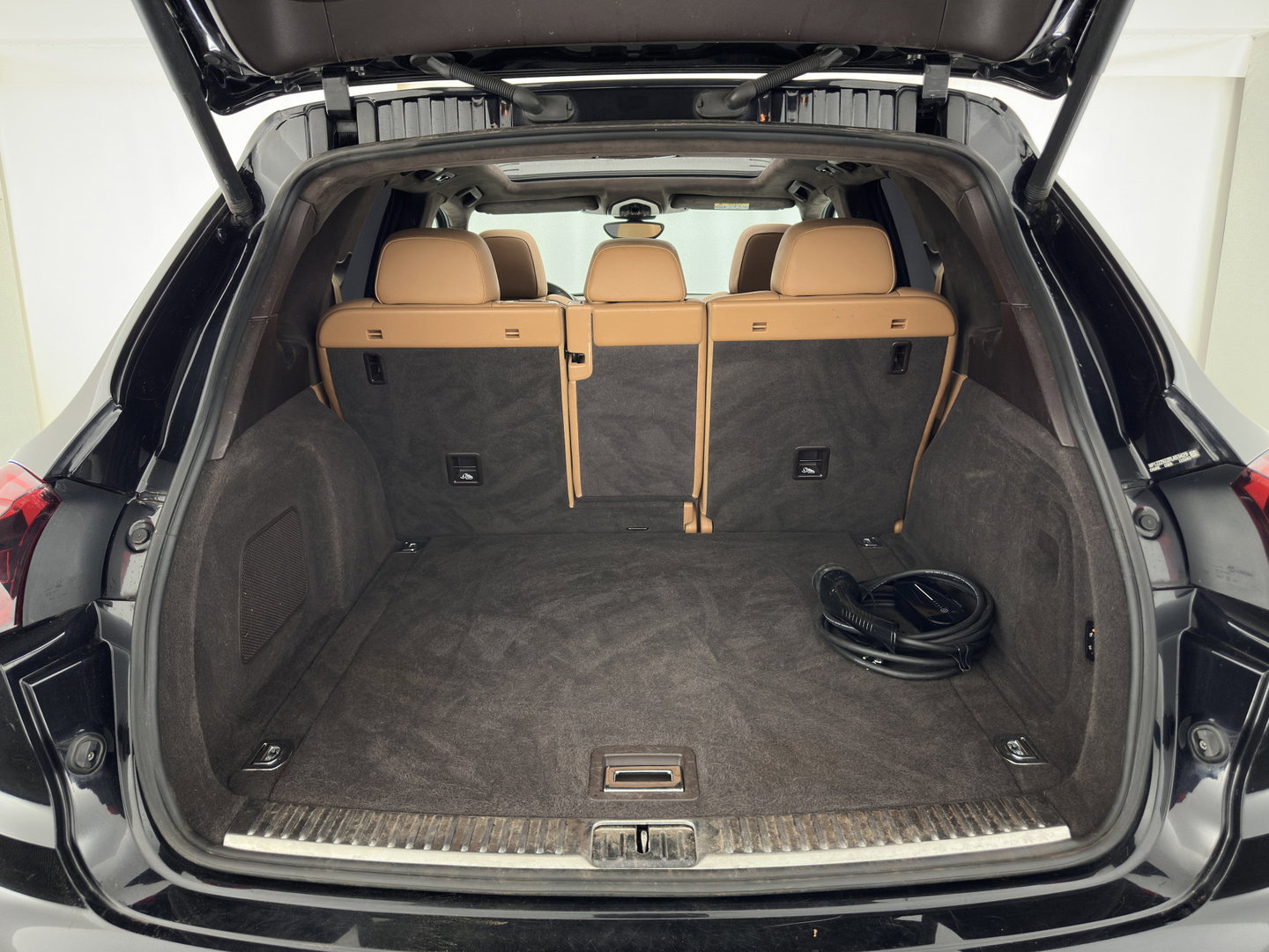 Porsche Cayenne 3.0 S E-Hybrid Aut. *PANO | SPORT-CHRONO | LEATHER | FULL-LED | BLINDSPOT | MEMORY-PACK | TOP-VIEW | BOSE-SOUND | KEYLESS | AIR-SUSPENSION | HEATED-SPORTSEATS | PRIVACY-GLASS | SHIFTPADDLES | DAB | 21''ALU