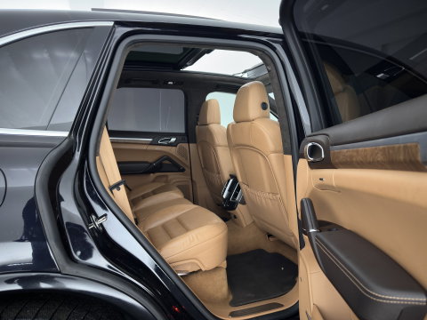 Porsche Cayenne 3.0 S E-Hybrid Aut. *PANO | SPORT-CHRONO | LEATHER | FULL-LED | BLINDSPOT | MEMORY-PACK | TOP-VIEW | BOSE-SOUND | KEYLESS | AIR-SUSPENSION | HEATED-SPORTSEATS | PRIVACY-GLASS | SHIFTPADDLES | DAB | 21''ALU
