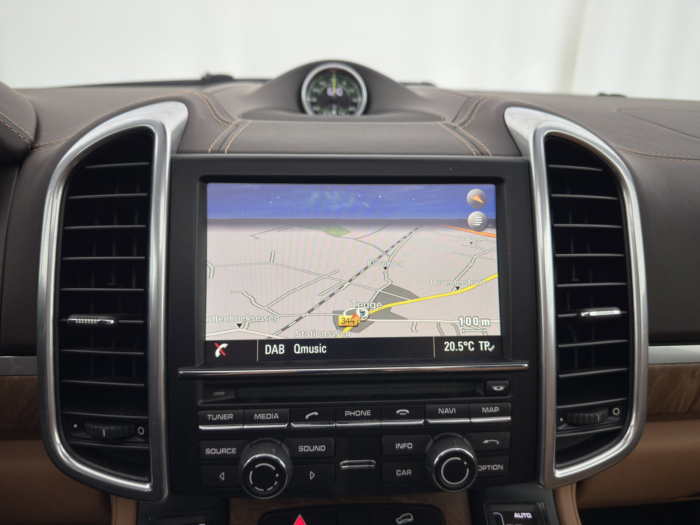 Porsche Cayenne 3.0 S E-Hybrid Aut. *PANO | SPORT-CHRONO | LEATHER | FULL-LED | BLINDSPOT | MEMORY-PACK | TOP-VIEW | BOSE-SOUND | KEYLESS | AIR-SUSPENSION | HEATED-SPORTSEATS | PRIVACY-GLASS | SHIFTPADDLES | DAB | 21''ALU