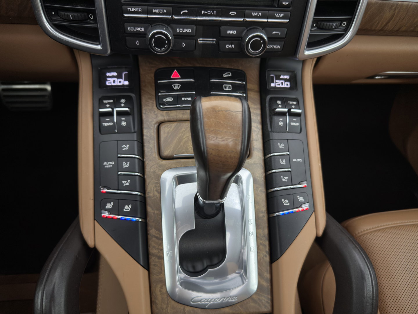 Porsche Cayenne 3.0 S E-Hybrid Aut. *PANO | SPORT-CHRONO | LEATHER | FULL-LED | BLINDSPOT | MEMORY-PACK | TOP-VIEW | BOSE-SOUND | KEYLESS | AIR-SUSPENSION | HEATED-SPORTSEATS | PRIVACY-GLASS | SHIFTPADDLES | DAB | 21''ALU