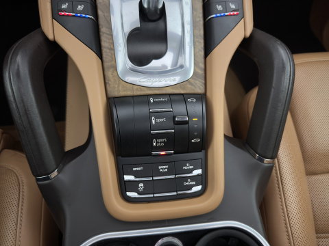 Porsche Cayenne 3.0 S E-Hybrid Aut. *PANO | SPORT-CHRONO | LEATHER | FULL-LED | BLINDSPOT | MEMORY-PACK | TOP-VIEW | BOSE-SOUND | KEYLESS | AIR-SUSPENSION | HEATED-SPORTSEATS | PRIVACY-GLASS | SHIFTPADDLES | DAB | 21''ALU