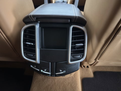 Porsche Cayenne 3.0 S E-Hybrid Aut. *PANO | SPORT-CHRONO | LEATHER | FULL-LED | BLINDSPOT | MEMORY-PACK | TOP-VIEW | BOSE-SOUND | KEYLESS | AIR-SUSPENSION | HEATED-SPORTSEATS | PRIVACY-GLASS | SHIFTPADDLES | DAB | 21''ALU