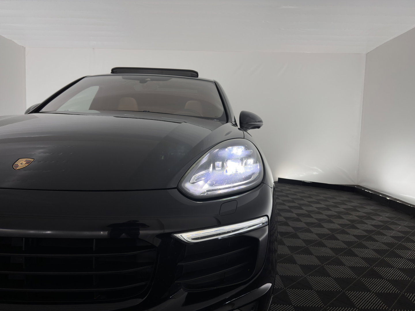 Porsche Cayenne 3.0 S E-Hybrid Aut. *PANO | SPORT-CHRONO | LEATHER | FULL-LED | BLINDSPOT | MEMORY-PACK | TOP-VIEW | BOSE-SOUND | KEYLESS | AIR-SUSPENSION | HEATED-SPORTSEATS | PRIVACY-GLASS | SHIFTPADDLES | DAB | 21''ALU