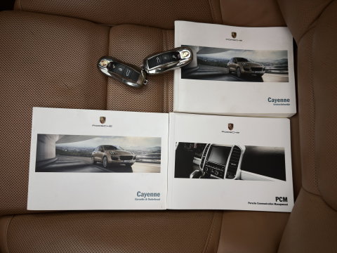 Porsche Cayenne 3.0 S E-Hybrid Aut. *PANO | SPORT-CHRONO | LEATHER | FULL-LED | BLINDSPOT | MEMORY-PACK | TOP-VIEW | BOSE-SOUND | KEYLESS | AIR-SUSPENSION | HEATED-SPORTSEATS | PRIVACY-GLASS | SHIFTPADDLES | DAB | 21''ALU