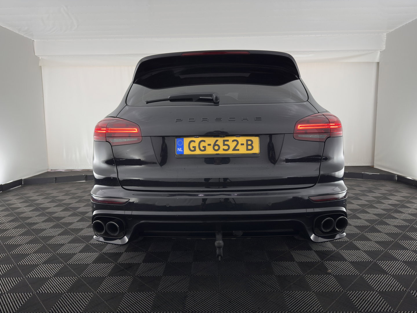 Porsche Cayenne 3.0 S E-Hybrid Aut. *PANO | SPORT-CHRONO | LEATHER | FULL-LED | BLINDSPOT | MEMORY-PACK | TOP-VIEW | BOSE-SOUND | KEYLESS | AIR-SUSPENSION | HEATED-SPORTSEATS | PRIVACY-GLASS | SHIFTPADDLES | DAB | 21''ALU