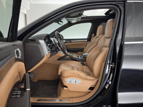 Porsche Cayenne 3.0 S E-Hybrid Aut. *PANO | SPORT-CHRONO | LEATHER | FULL-LED | BLINDSPOT | MEMORY-PACK | TOP-VIEW | BOSE-SOUND | KEYLESS | AIR-SUSPENSION | HEATED-SPORTSEATS | PRIVACY-GLASS | SHIFTPADDLES | DAB | 21''ALU