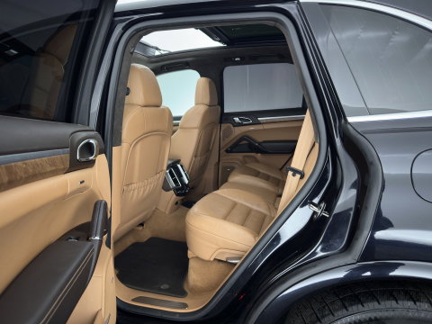 Porsche Cayenne 3.0 S E-Hybrid Aut. *PANO | SPORT-CHRONO | LEATHER | FULL-LED | BLINDSPOT | MEMORY-PACK | TOP-VIEW | BOSE-SOUND | KEYLESS | AIR-SUSPENSION | HEATED-SPORTSEATS | PRIVACY-GLASS | SHIFTPADDLES | DAB | 21''ALU