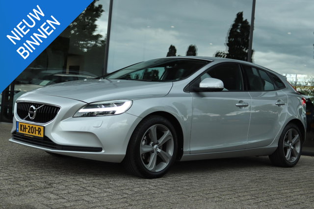 Volvo V40 - 2.0 T3 MOMENTUM | STANDKACHEL | TREKHAAK | LED | STOELVERW. | NAVI