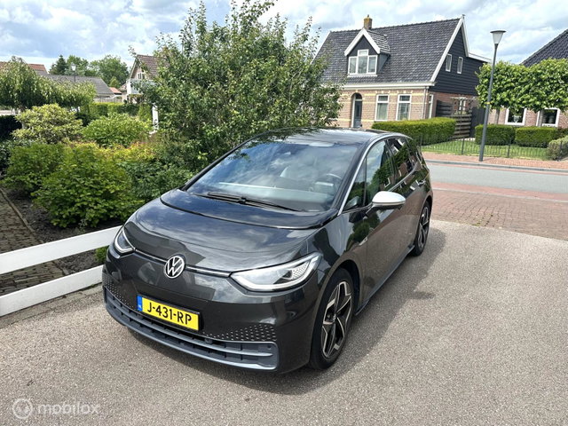 Volkswagen ID.3 - First Plus 58 kWh TREKHAAK CARPLAY SFEERVERLICHTING ACHTERUITRIJ CAMERA LED KOPLAMPEN SOH 89% NETTE AUTO!!