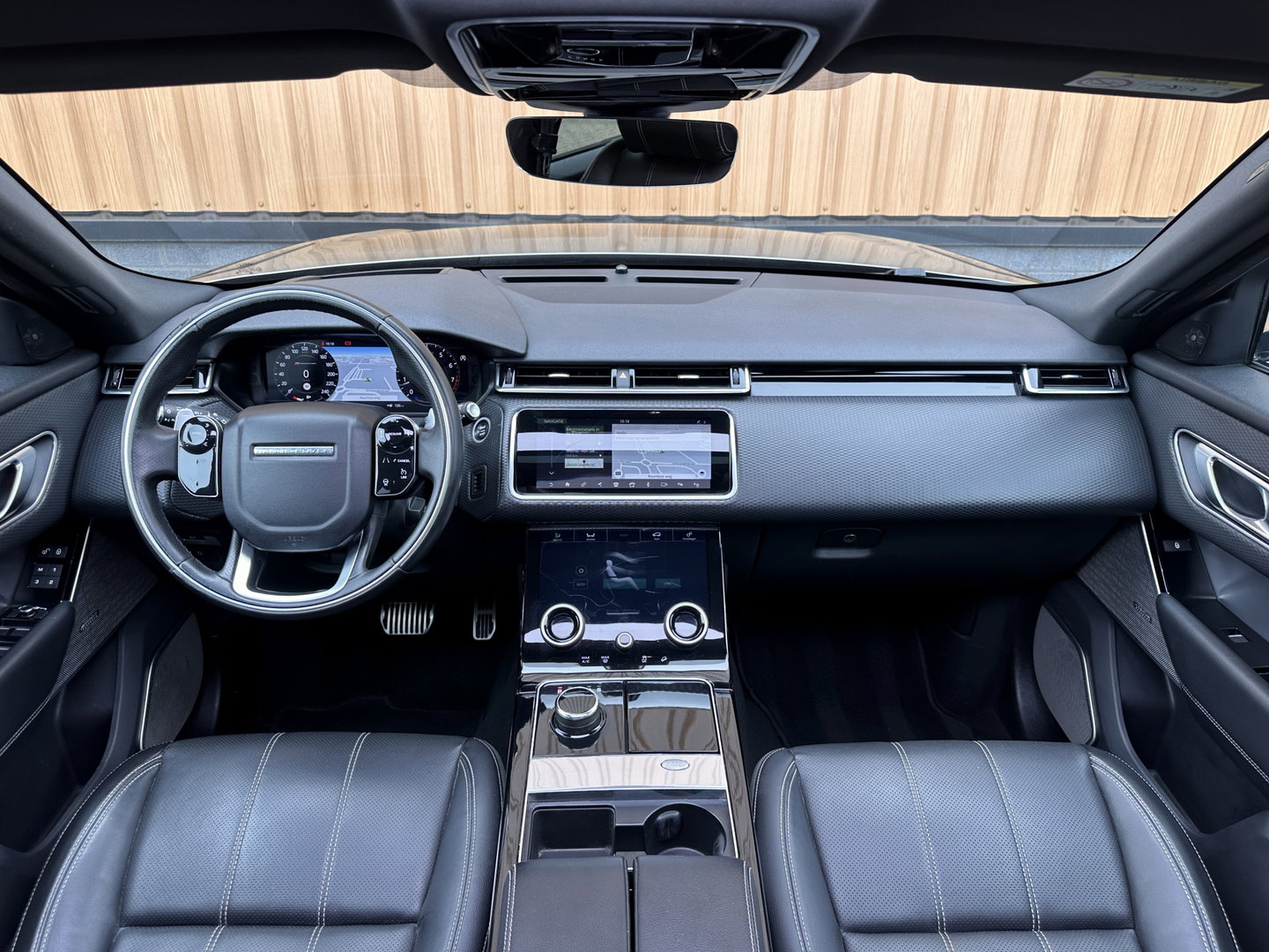 Land Rover Range Rover Velar 2.0 P300 Turbo AWD R-Dynamic S | Panoramadak | Navigatie | Keyless GO | Luchtvering | HUD | Camera | Zwarte Hemel |