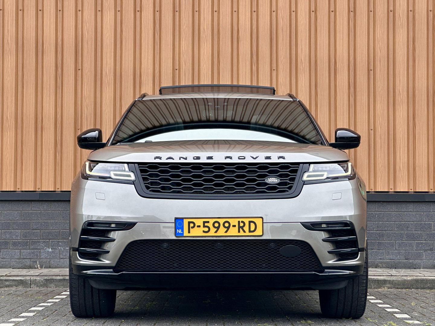 Land Rover Range Rover Velar 2.0 P300 Turbo AWD R-Dynamic S | Panoramadak | Navigatie | Keyless GO | Luchtvering | HUD | Camera | Zwarte Hemel |
