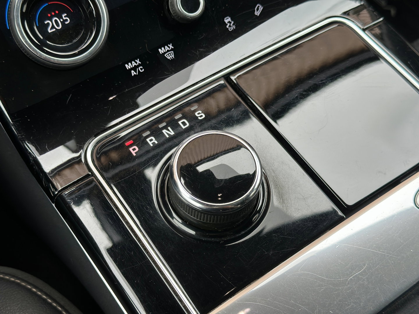 Land Rover Range Rover Velar 2.0 P300 Turbo AWD R-Dynamic S | Panoramadak | Navigatie | Keyless GO | Luchtvering | HUD | Camera | Zwarte Hemel |