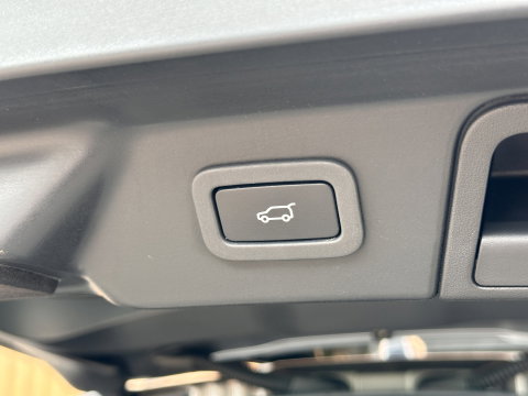 Land Rover Range Rover Velar 2.0 P300 Turbo AWD R-Dynamic S | Panoramadak | Navigatie | Keyless GO | Luchtvering | HUD | Camera | Zwarte Hemel |