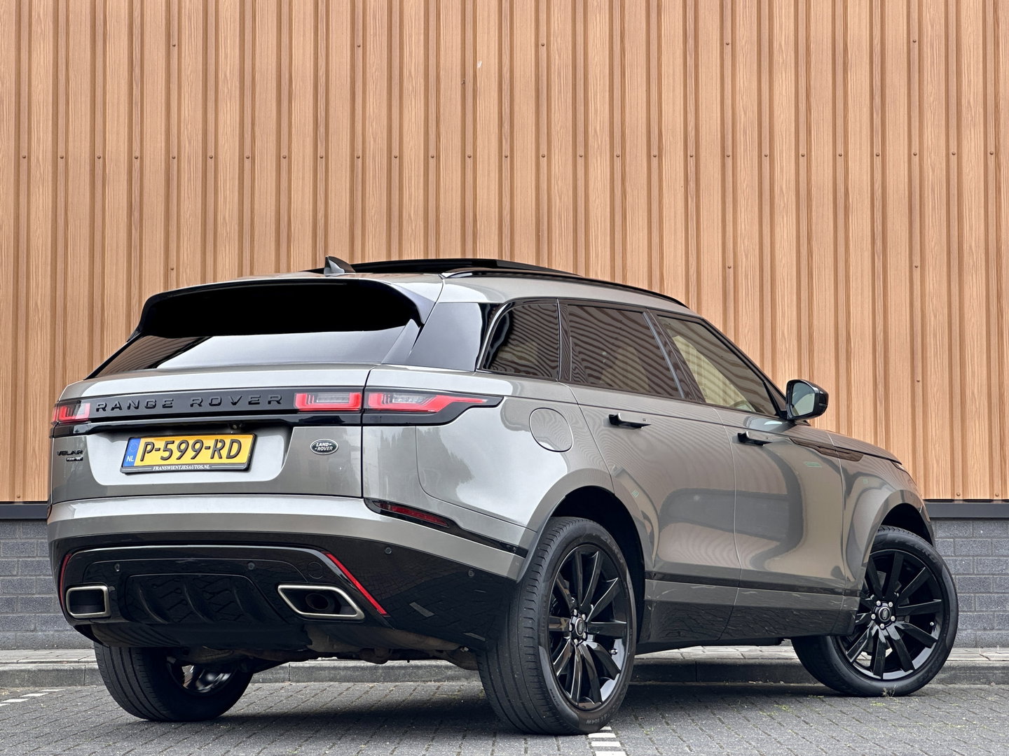 Land Rover Range Rover Velar 2.0 P300 Turbo AWD R-Dynamic S | Panoramadak | Navigatie | Keyless GO | Luchtvering | HUD | Camera | Zwarte Hemel |