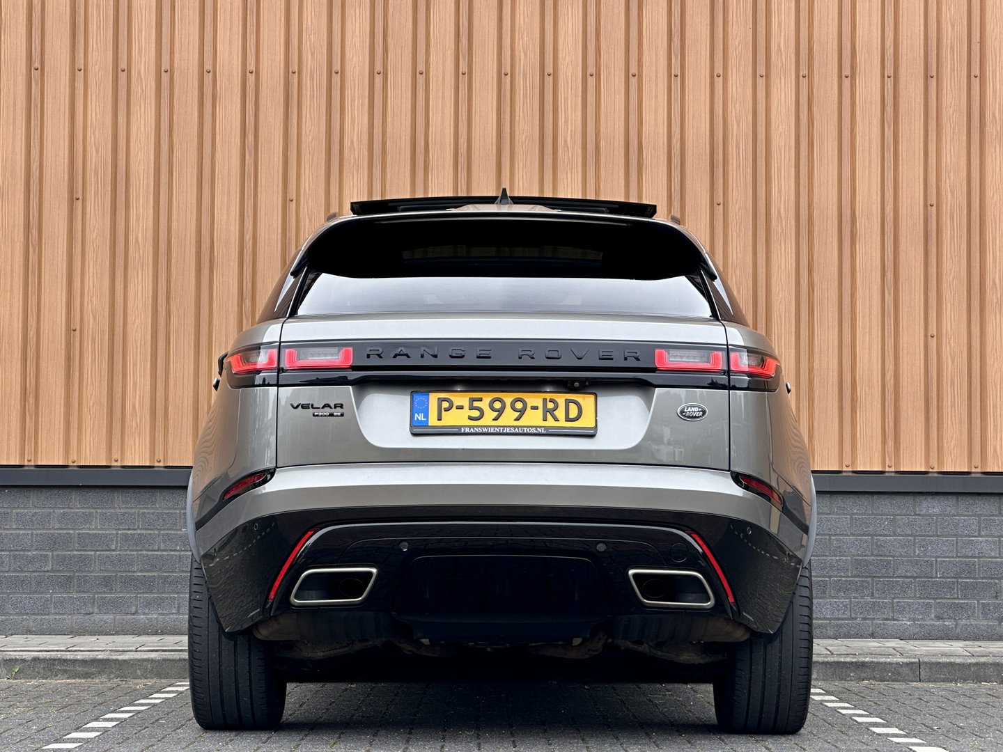 Land Rover Range Rover Velar 2.0 P300 Turbo AWD R-Dynamic S | Panoramadak | Navigatie | Keyless GO | Luchtvering | HUD | Camera | Zwarte Hemel |
