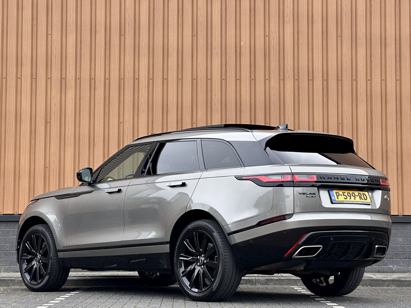 Land Rover Range Rover Velar 2.0 P300 Turbo AWD R-Dynamic S | Panoramadak | Navigatie | Keyless GO | Luchtvering | HUD | Camera | Zwarte Hemel |
