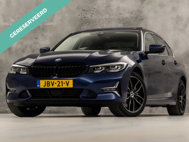 BMW 3 Serie - 330e High Executive 252Pk Automaat (SCHUIFDAK, DEALER ONDERHOUDEN, APPLE CARPLAY, GROOT NAVI, CAMERA, GETINT GLAS, BRUIN LEDER, SPORTSTOELEN, STUUR/STOELVERWARMING, SFEERVERLICHTING, NIEUWSTAAT)