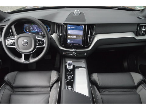 Volvo XC60 Hybride AWD Plus Black Edition | Luchtvering | Bowers & Wilkins | Panoramadak | 360° Camera | Stoel + Stuur Verwarmd |
