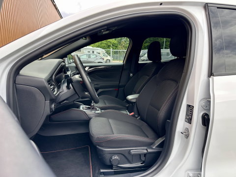 Ford FOCUS Wagon 1.0 EcoBoost Hybrid ST Line X Business | ACC | Achteruitrijcamera | Parkeersensoren | Stoel-/Stuur-/Voorruitverwarming | Apple Carplay | Android Auto | Keyless | Elektrische Achterklep | LED |