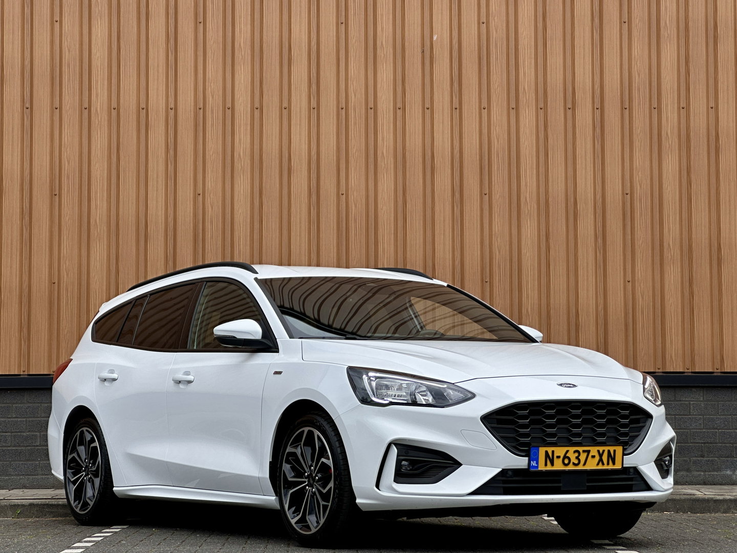 Ford FOCUS Wagon 1.0 EcoBoost Hybrid ST Line X Business | ACC | Achteruitrijcamera | Parkeersensoren | Stoel-/Stuur-/Voorruitverwarming | Apple Carplay | Android Auto | Keyless | Elektrische Achterklep | LED |