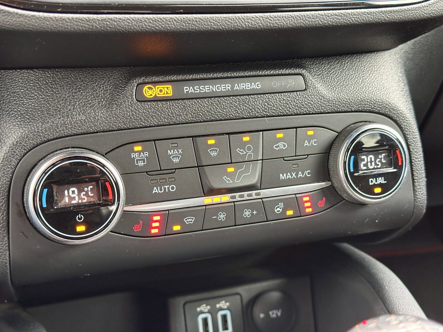 Ford FOCUS Wagon 1.0 EcoBoost Hybrid ST Line X Business | ACC | Achteruitrijcamera | Parkeersensoren | Stoel-/Stuur-/Voorruitverwarming | Apple Carplay | Android Auto | Keyless | Elektrische Achterklep | LED |