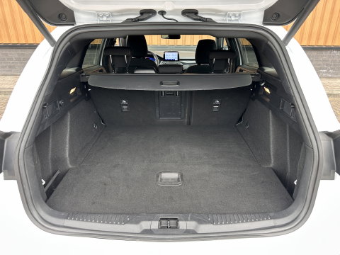 Ford FOCUS Wagon 1.0 EcoBoost Hybrid ST Line X Business | ACC | Achteruitrijcamera | Parkeersensoren | Stoel-/Stuur-/Voorruitverwarming | Apple Carplay | Android Auto | Keyless | Elektrische Achterklep | LED |