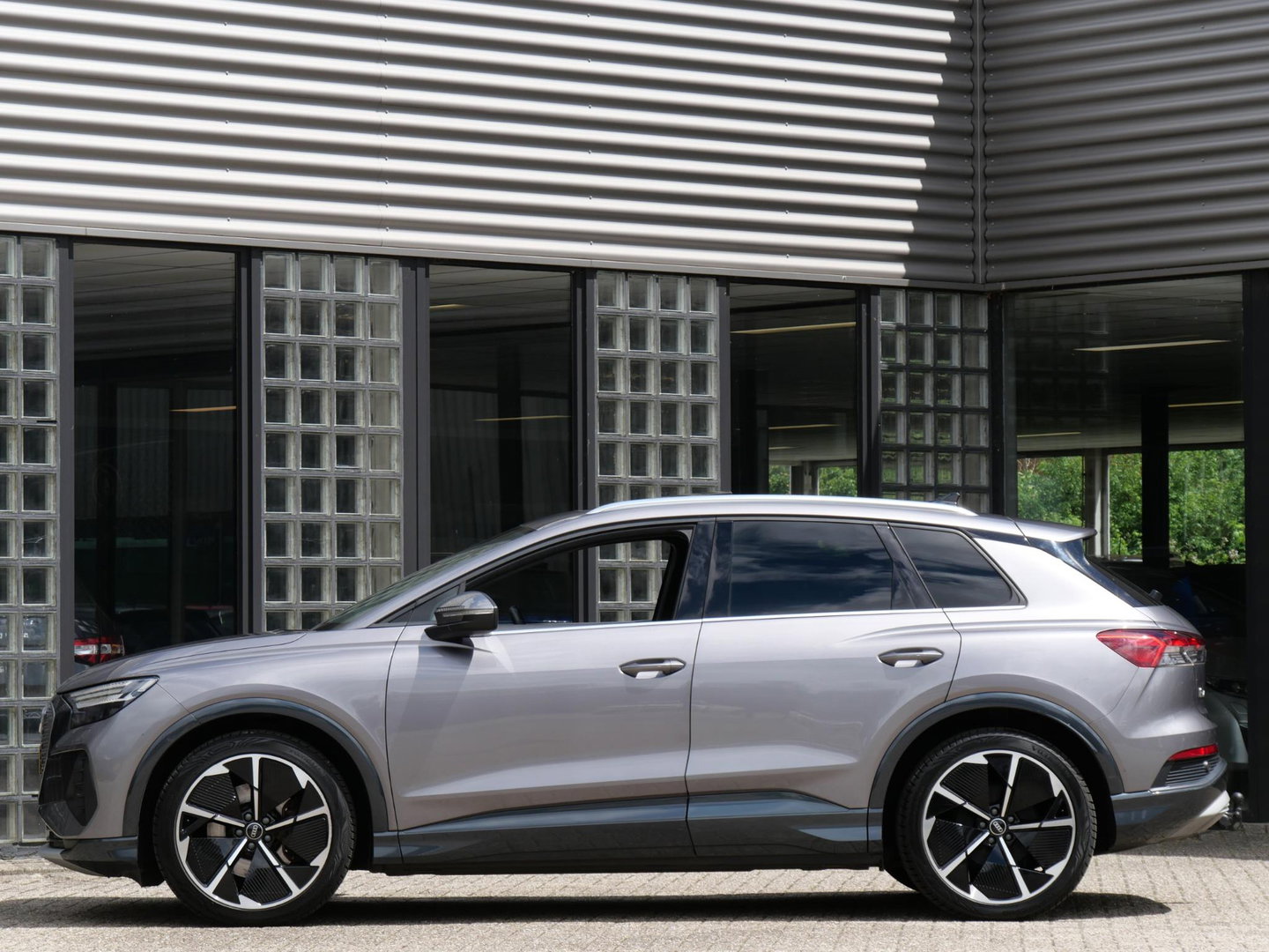 Audi Q4 e-tron 40 LAUNCH ED. ADVANCED PLUS/ PANORAMADAK/ TREKHAAK / ELEKT. STOELEN/ ADAPTIVE CRUISE