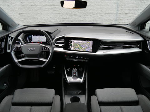 Audi Q4 e-tron 40 LAUNCH ED. ADVANCED PLUS/ PANORAMADAK/ TREKHAAK / ELEKT. STOELEN/ ADAPTIVE CRUISE