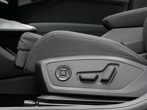 Audi Q4 e-tron 40 LAUNCH ED. ADVANCED PLUS/ PANORAMADAK/ TREKHAAK / ELEKT. STOELEN/ ADAPTIVE CRUISE