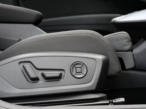 Audi Q4 e-tron 40 LAUNCH ED. ADVANCED PLUS/ PANORAMADAK/ TREKHAAK / ELEKT. STOELEN/ ADAPTIVE CRUISE