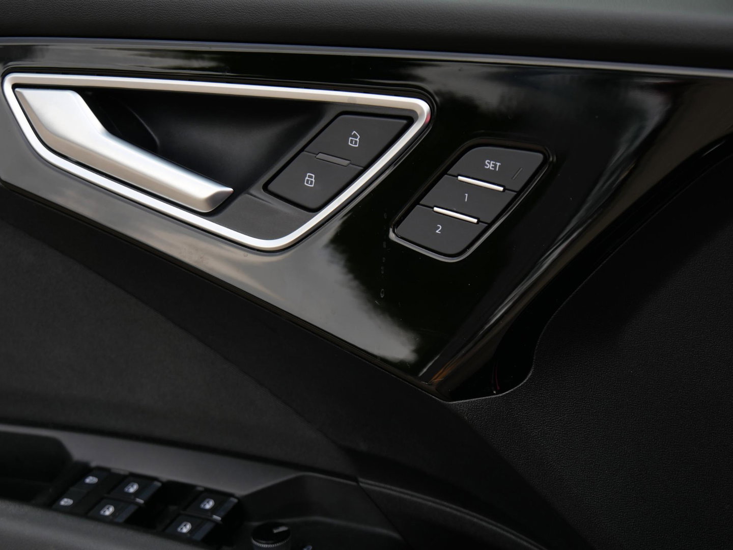 Audi Q4 e-tron 40 LAUNCH ED. ADVANCED PLUS/ PANORAMADAK/ TREKHAAK / ELEKT. STOELEN/ ADAPTIVE CRUISE