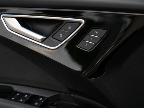 Audi Q4 e-tron 40 LAUNCH ED. ADVANCED PLUS/ PANORAMADAK/ TREKHAAK / ELEKT. STOELEN/ ADAPTIVE CRUISE