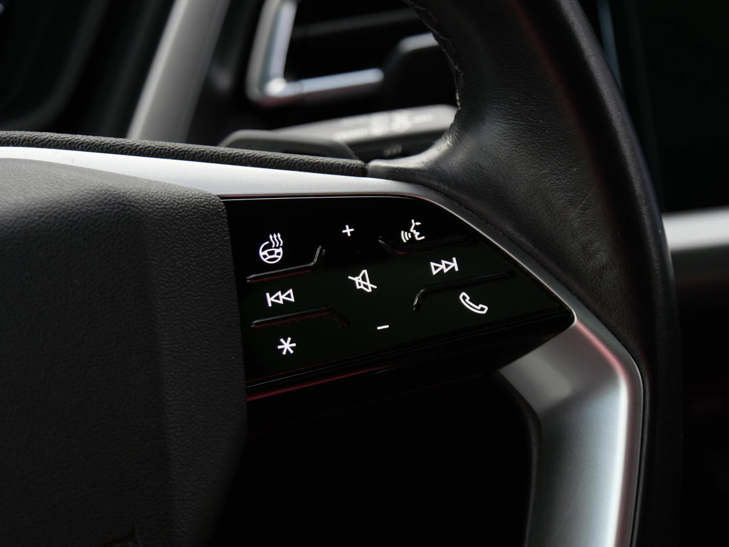 Audi Q4 e-tron 40 LAUNCH ED. ADVANCED PLUS/ PANORAMADAK/ TREKHAAK / ELEKT. STOELEN/ ADAPTIVE CRUISE