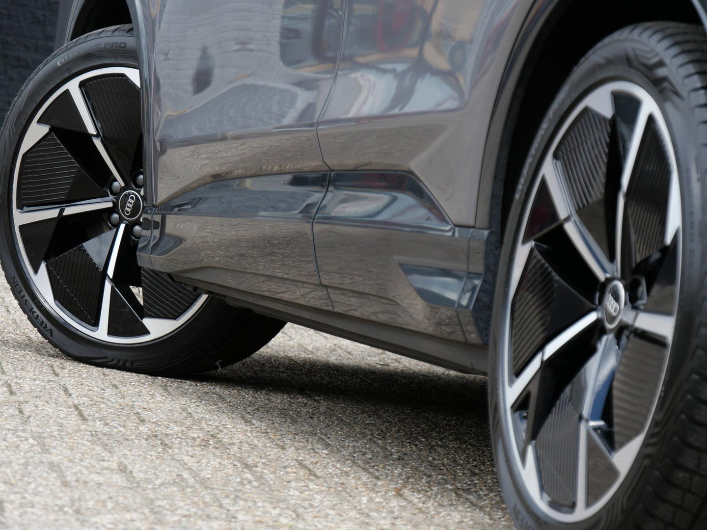 Audi Q4 e-tron 40 LAUNCH ED. ADVANCED PLUS/ PANORAMADAK/ TREKHAAK / ELEKT. STOELEN/ ADAPTIVE CRUISE