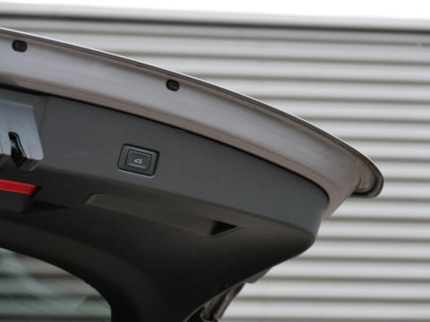 Audi Q4 e-tron 40 LAUNCH ED. ADVANCED PLUS/ PANORAMADAK/ TREKHAAK / ELEKT. STOELEN/ ADAPTIVE CRUISE