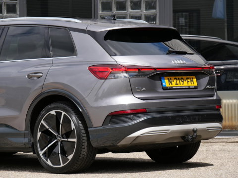Audi Q4 e-tron 40 LAUNCH ED. ADVANCED PLUS/ PANORAMADAK/ TREKHAAK / ELEKT. STOELEN/ ADAPTIVE CRUISE