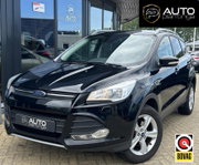 Ford Kuga - 1.5 Titanium Styling Pack 150PK | Nette Staat! | Trekhaak | Parkeersensoren Voor en Achter | Navigatie | Stoelverwarming | Climate Control | 2 Sleutels | Voorruitverwarming | Cruise Control |