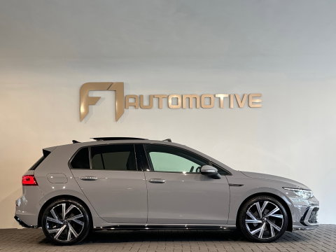 Volkswagen Golf 1.5 eTSI R-Line Pano|Trekhaak|Camera|IQ Light