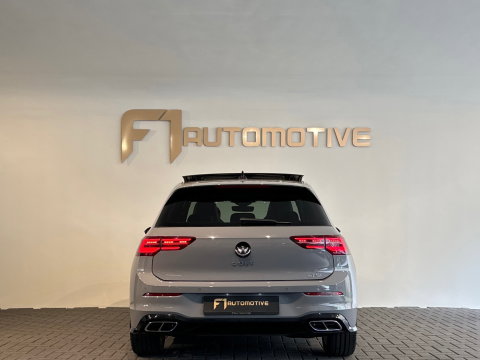 Volkswagen Golf 1.5 eTSI R-Line Pano|Trekhaak|Camera|IQ Light