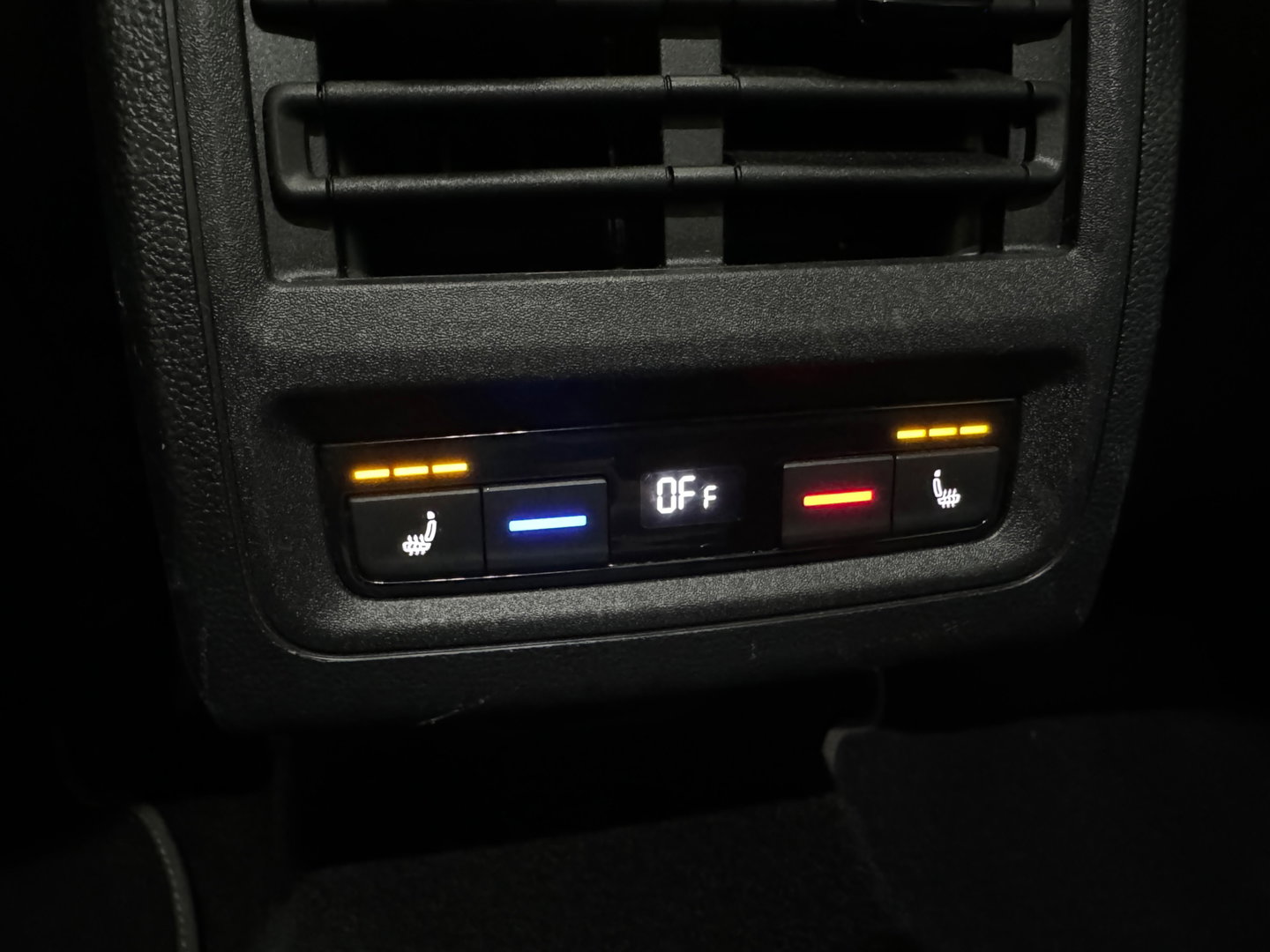 Volkswagen Golf 1.5 eTSI R-Line Pano|Trekhaak|Camera|IQ Light
