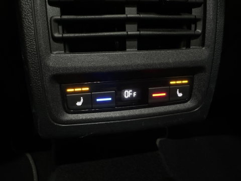 Volkswagen Golf 1.5 eTSI R-Line Pano|Trekhaak|Camera|IQ Light