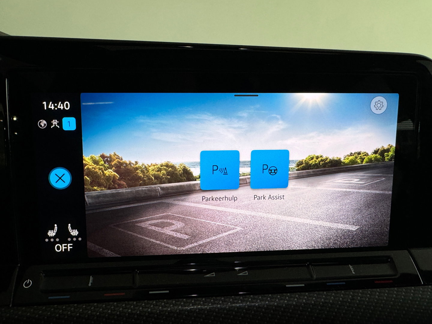 Volkswagen Golf 1.5 eTSI R-Line Pano|Trekhaak|Camera|IQ Light
