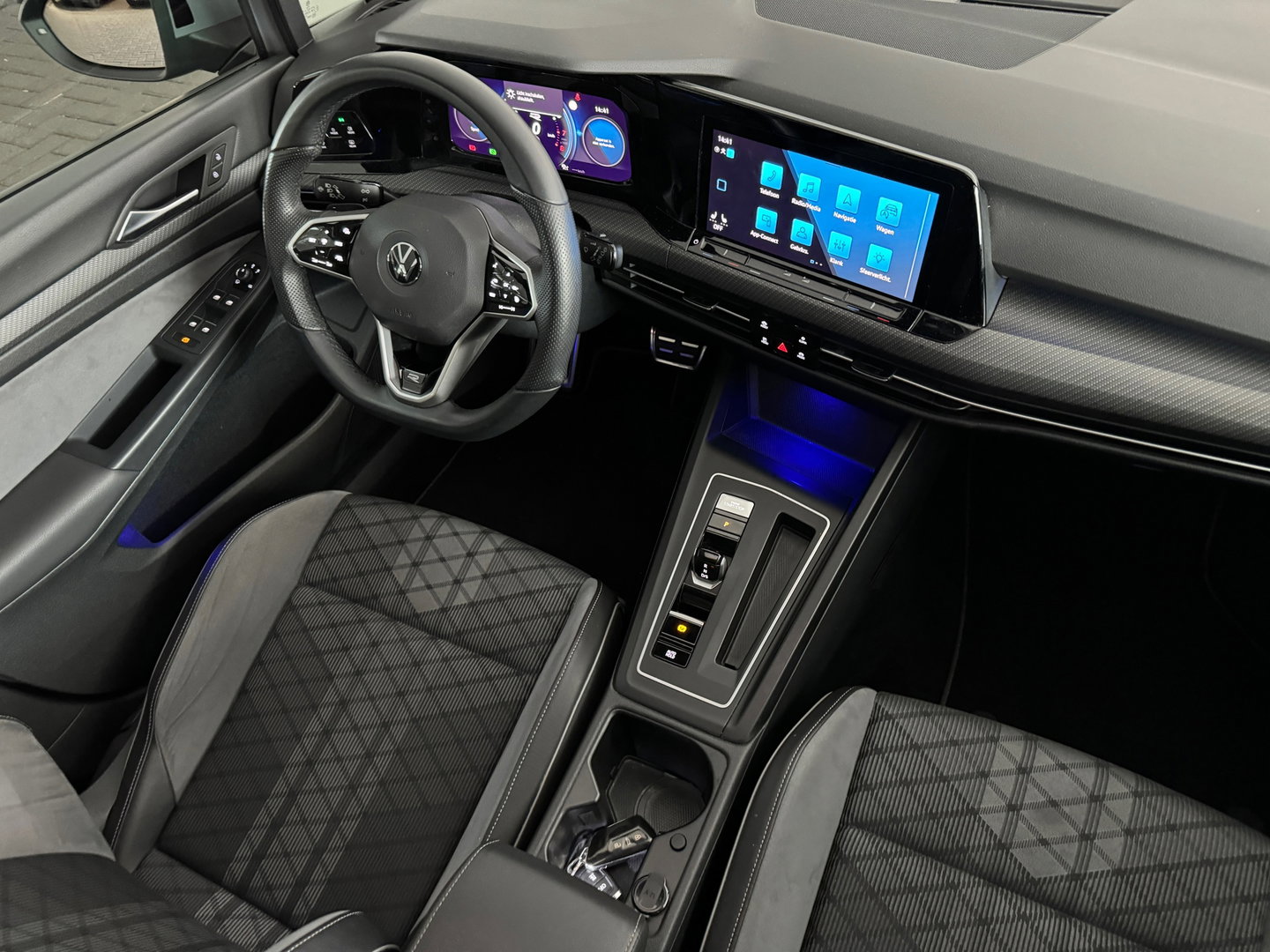 Volkswagen Golf 1.5 eTSI R-Line Pano|Trekhaak|Camera|IQ Light