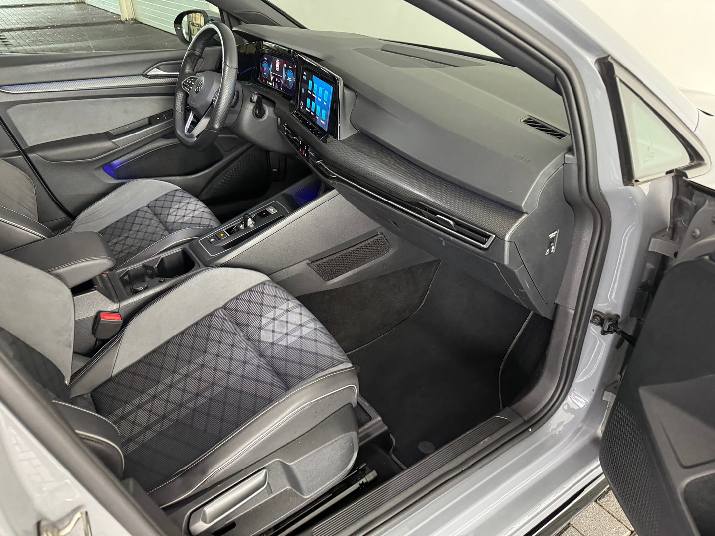 Volkswagen Golf 1.5 eTSI R-Line Pano|Trekhaak|Camera|IQ Light